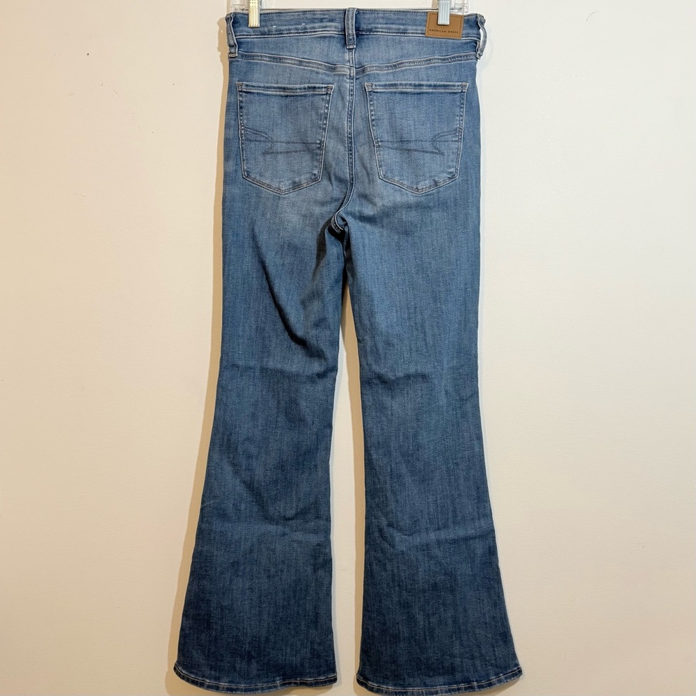 American Eagle Super Hi-Rise Flare Jeans — Size 6 Regular - Picture 2 of 11
